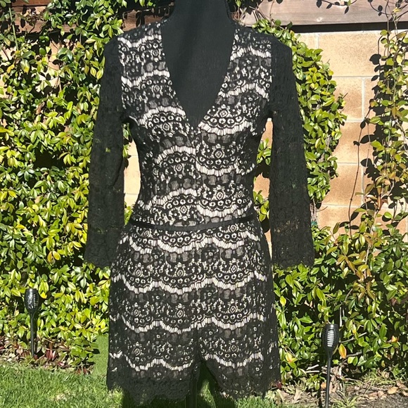 Lemieux lace romper short size small - Picture 2 of 7
